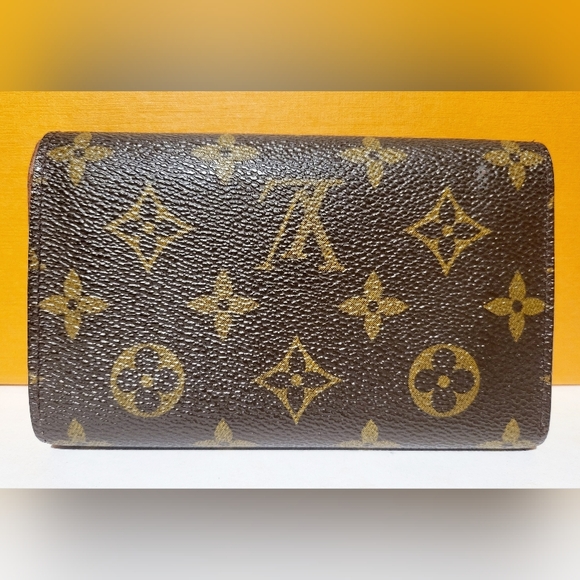 LOUIS🌻VUITTON Wallet with adjustable chain - Picture 4 of 14